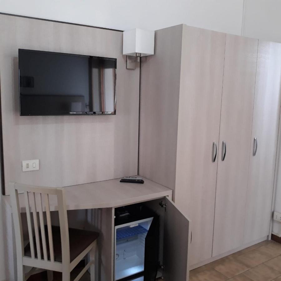 Hotel Caesar Pesaro Kültér fotó