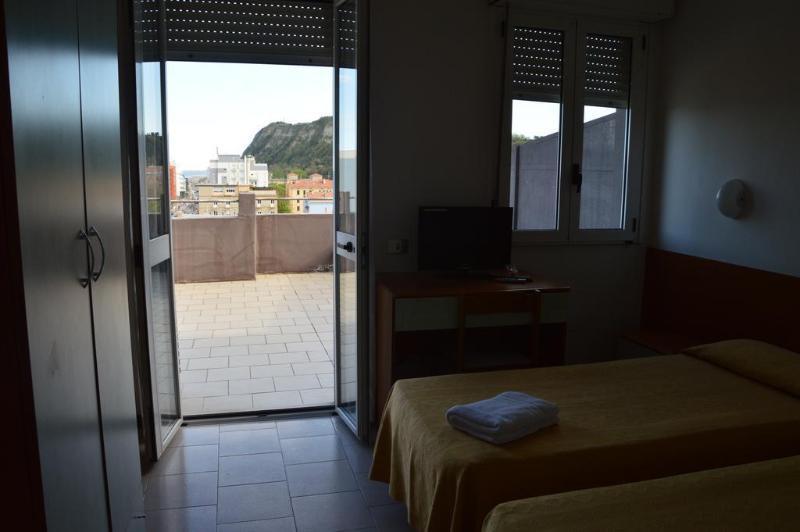 Hotel Caesar Pesaro Kültér fotó