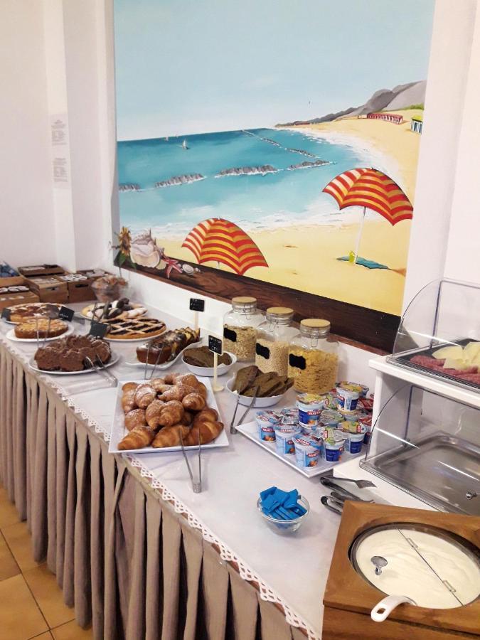 Hotel Caesar Pesaro Kültér fotó