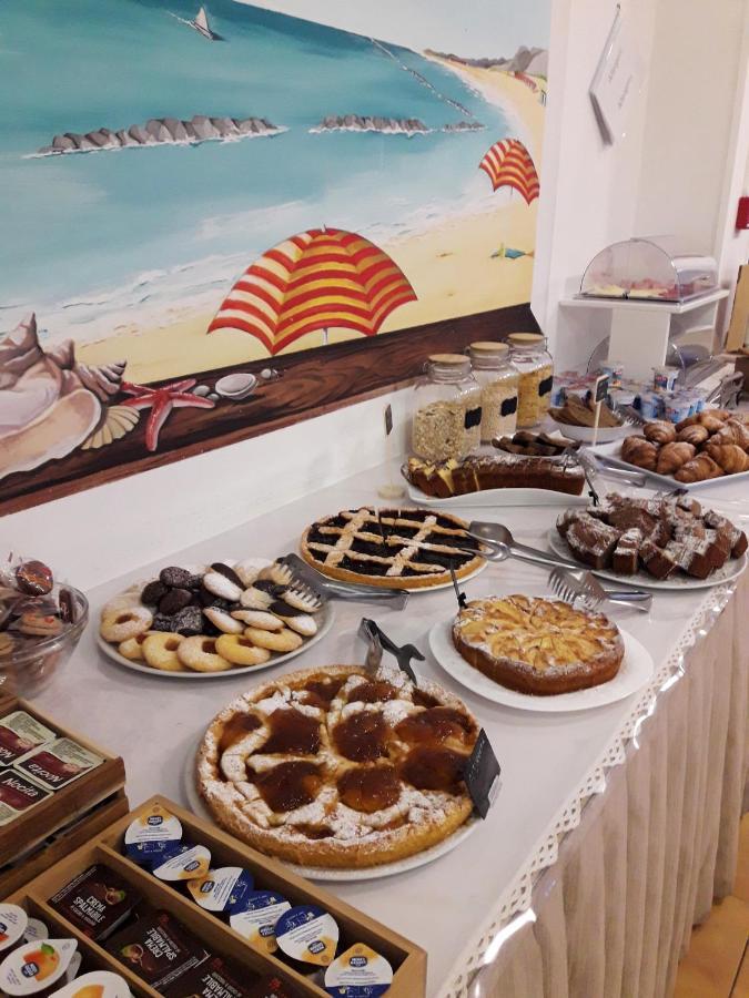 Hotel Caesar Pesaro Kültér fotó