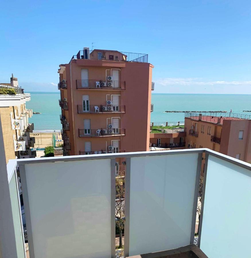 Hotel Caesar Pesaro Kültér fotó