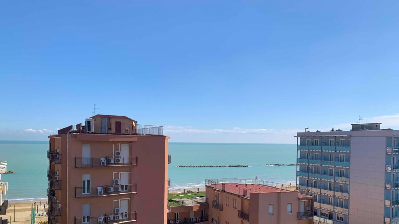 Hotel Caesar Pesaro Kültér fotó