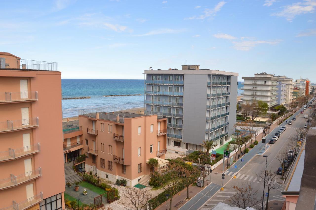 Hotel Caesar Pesaro Kültér fotó