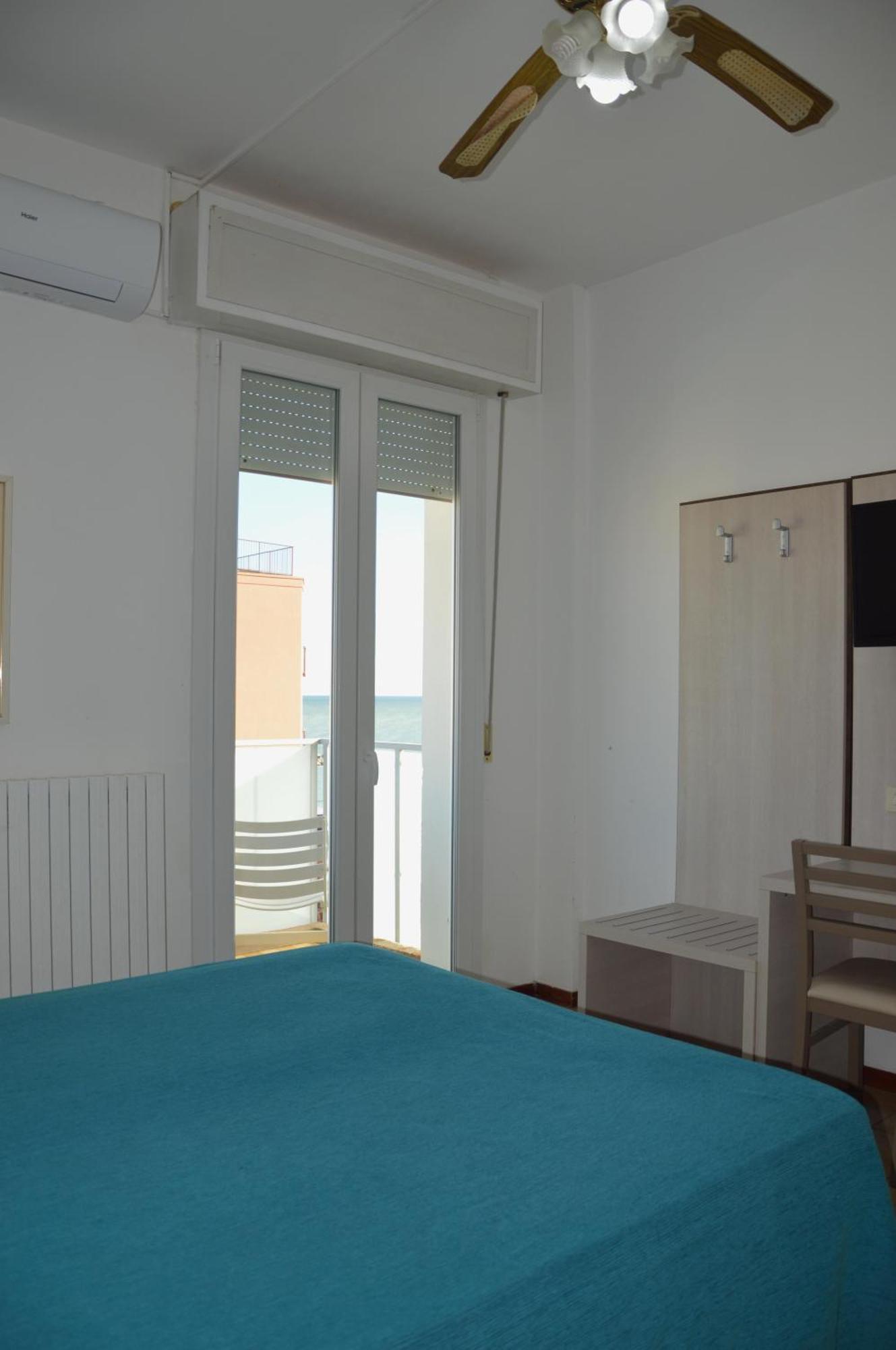 Hotel Caesar Pesaro Kültér fotó