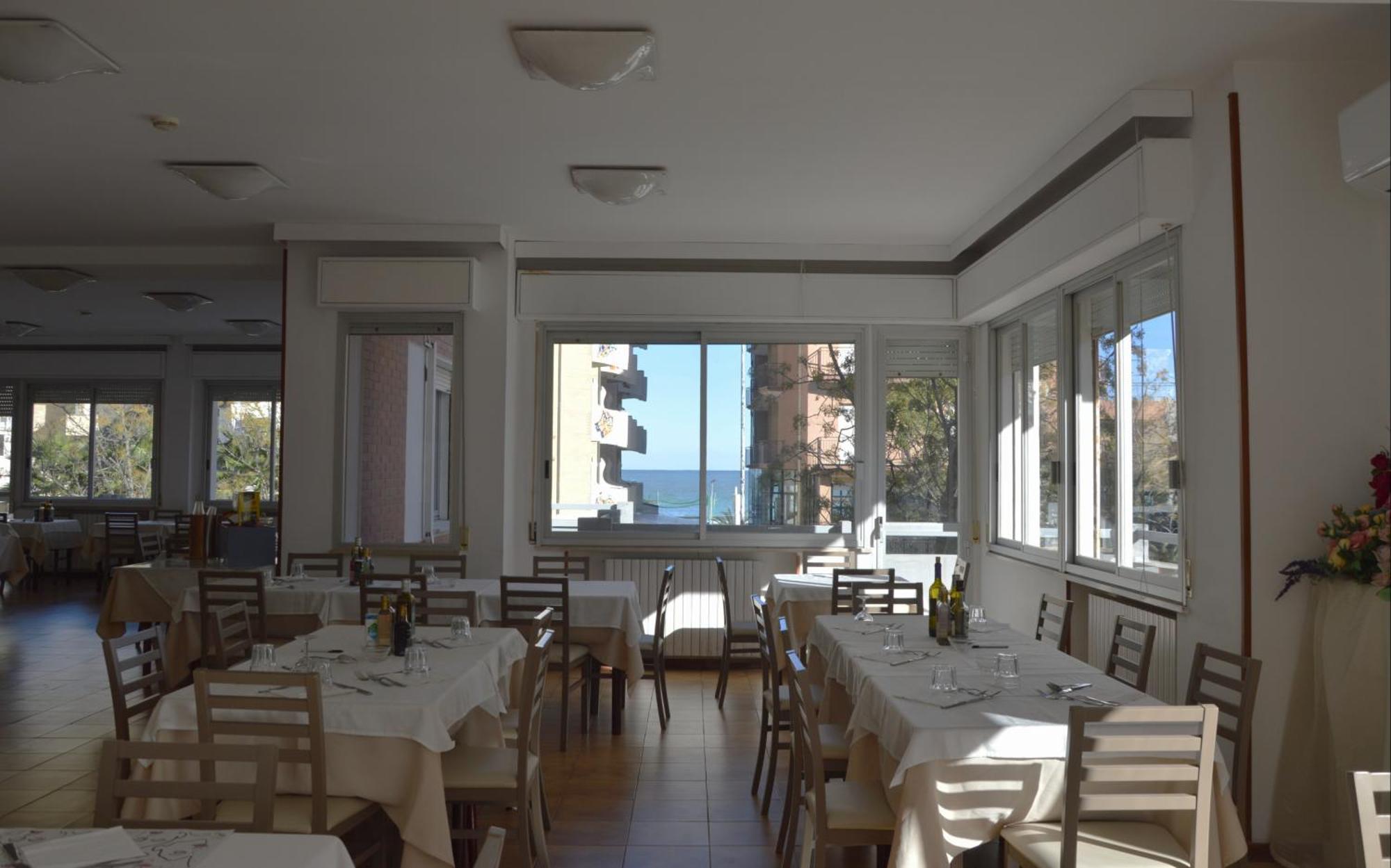 Hotel Caesar Pesaro Kültér fotó