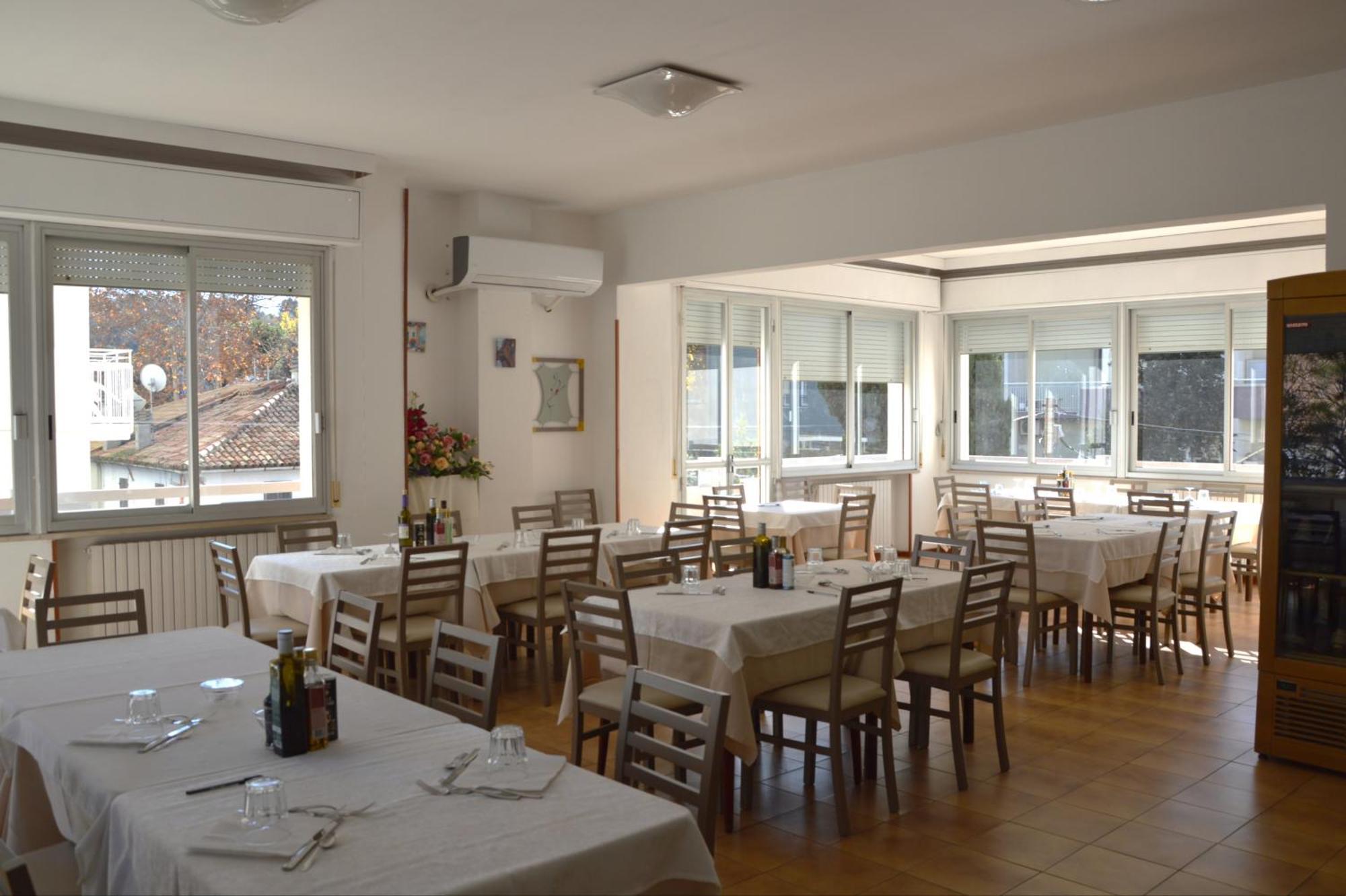 Hotel Caesar Pesaro Kültér fotó