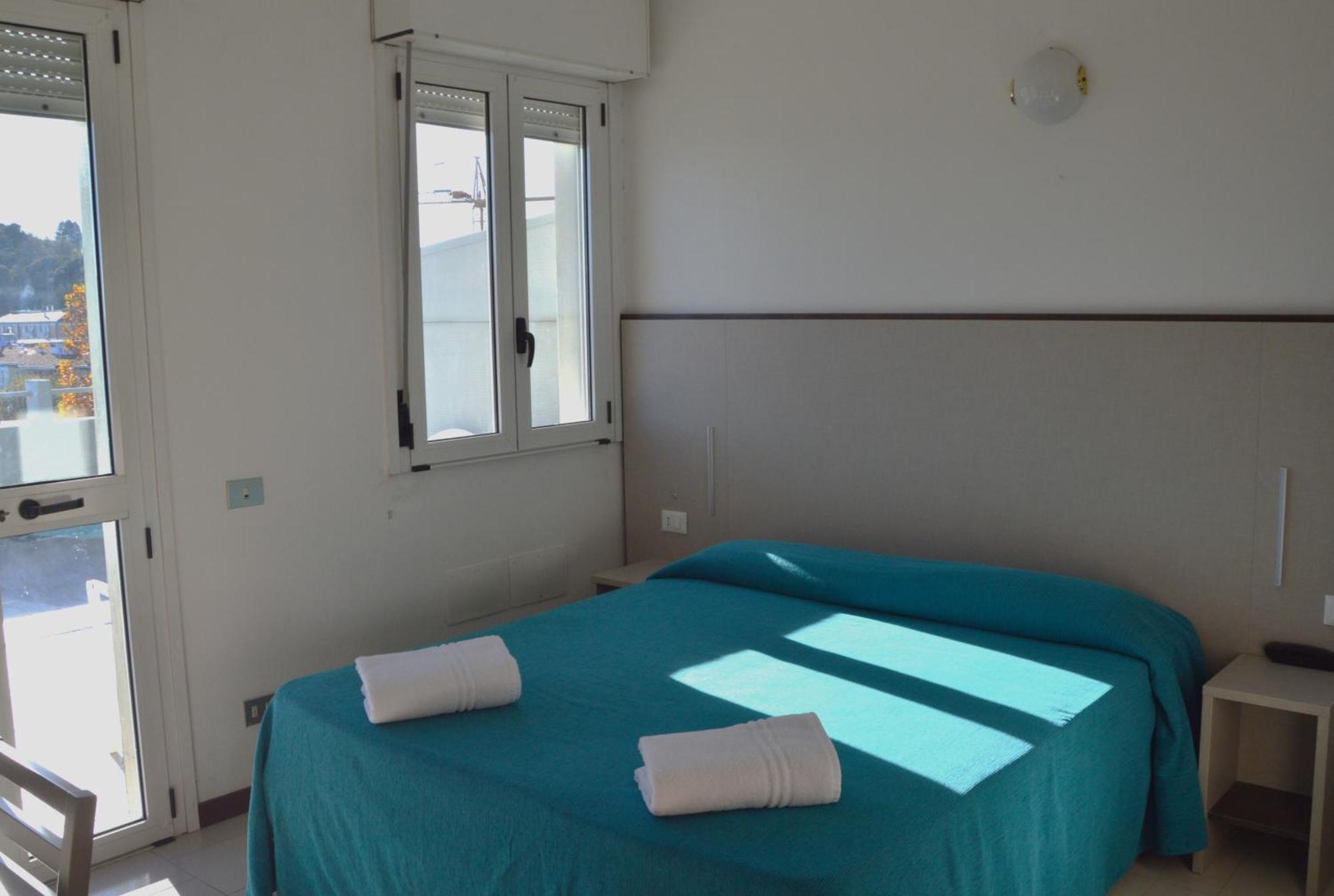 Hotel Caesar Pesaro Kültér fotó