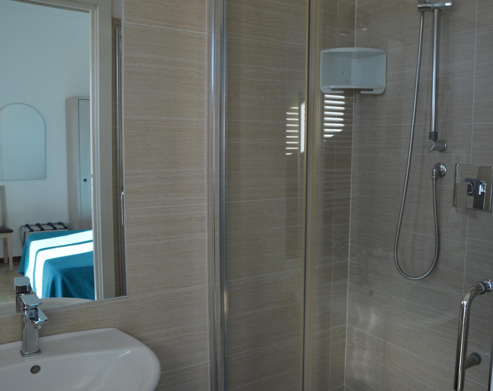 Hotel Caesar Pesaro Kültér fotó