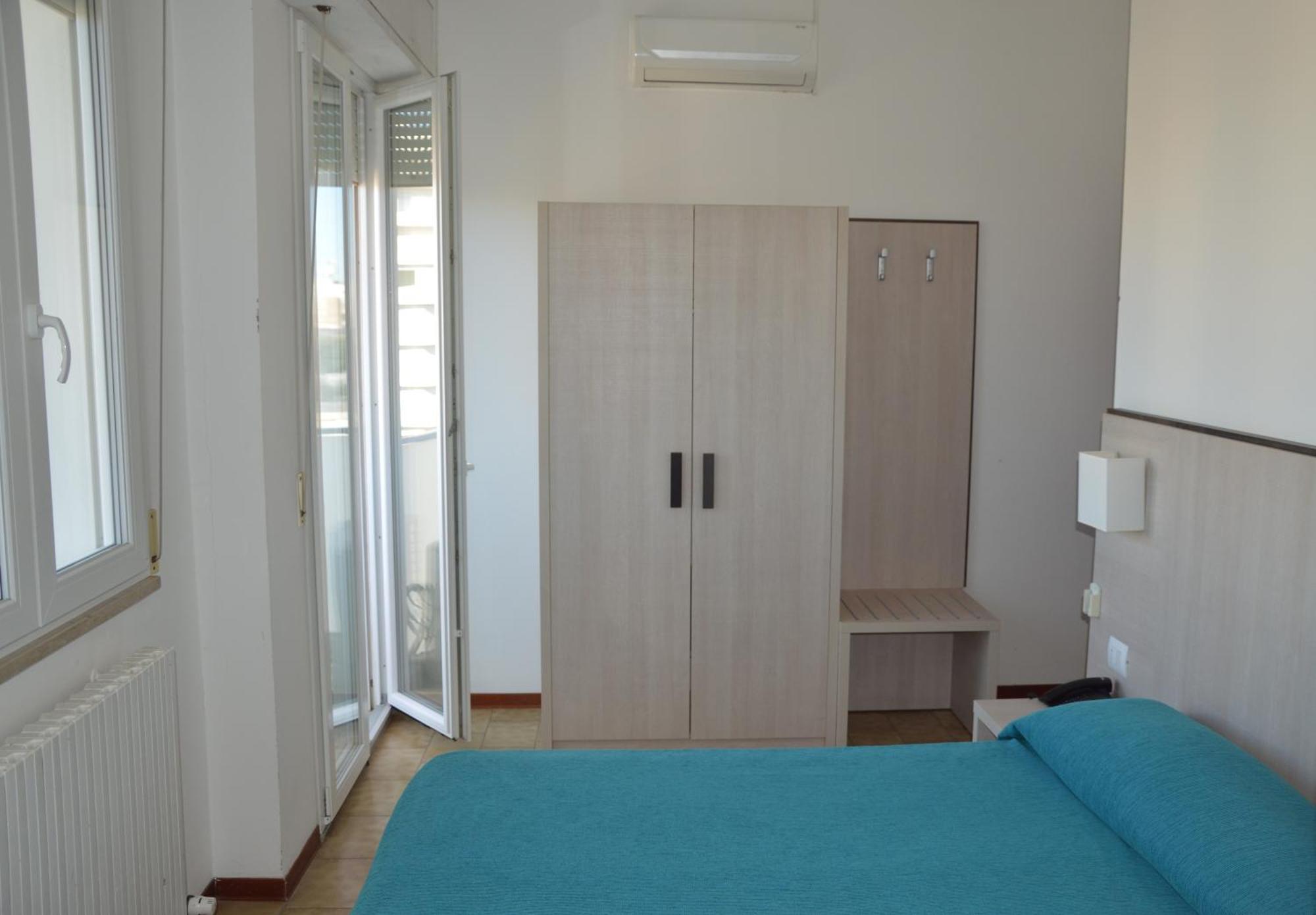Hotel Caesar Pesaro Kültér fotó
