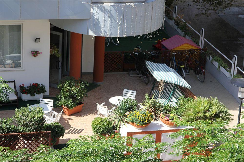 Hotel Caesar Pesaro Kültér fotó