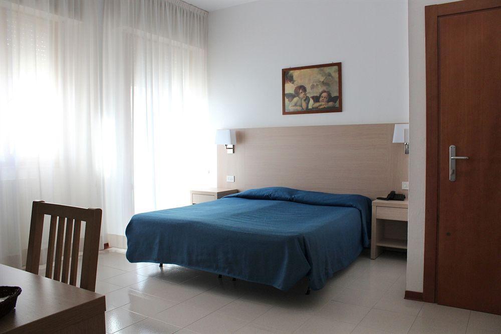 Hotel Caesar Pesaro Kültér fotó