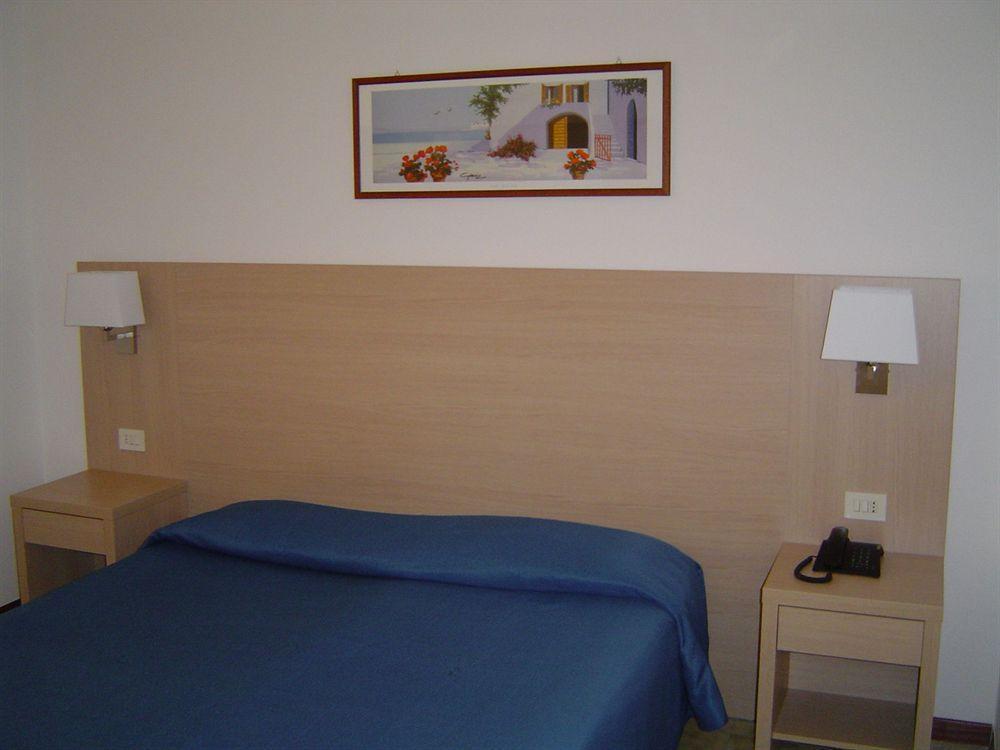 Hotel Caesar Pesaro Kültér fotó
