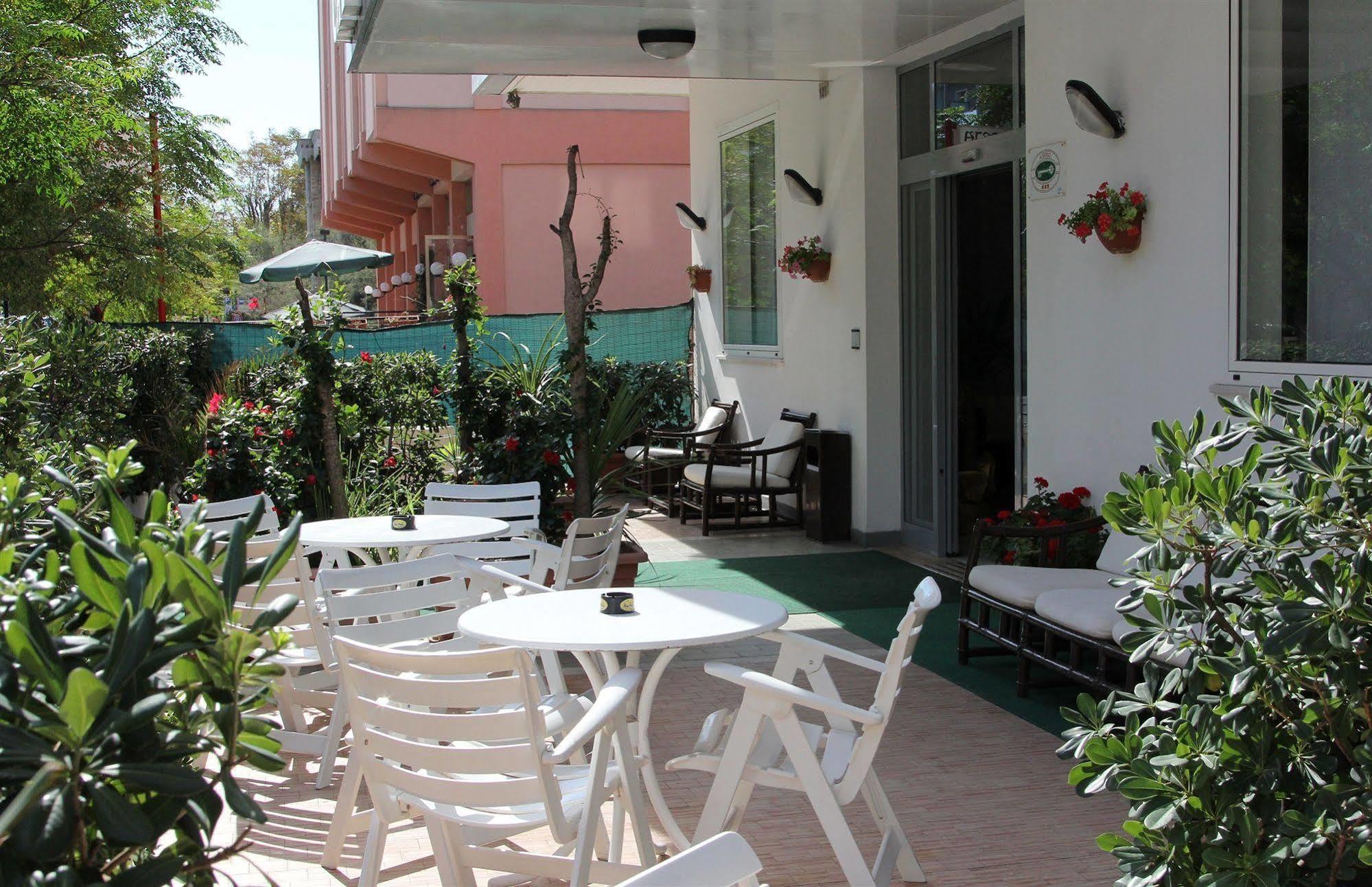 Hotel Caesar Pesaro Kültér fotó