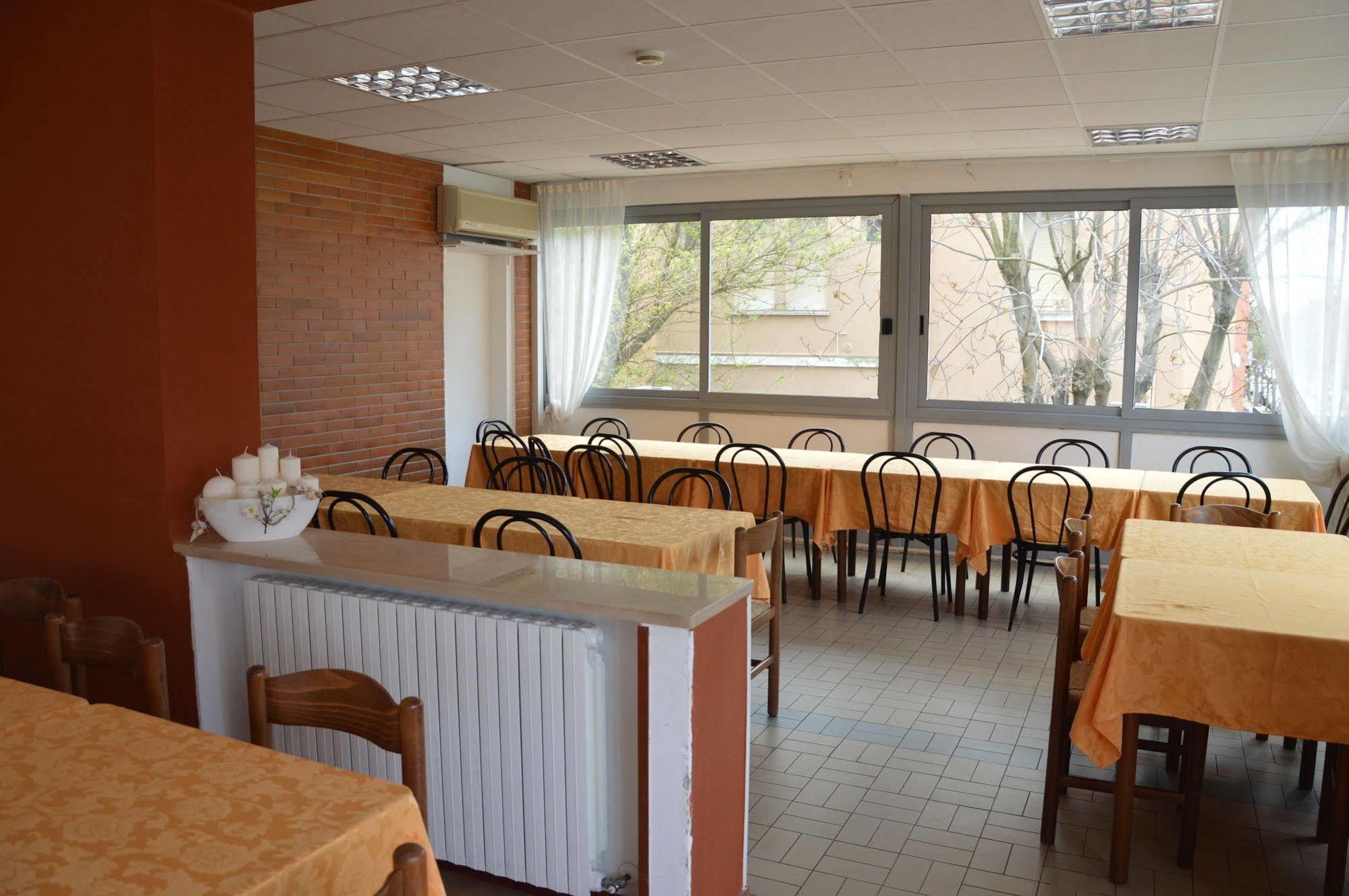 Hotel Caesar Pesaro Kültér fotó