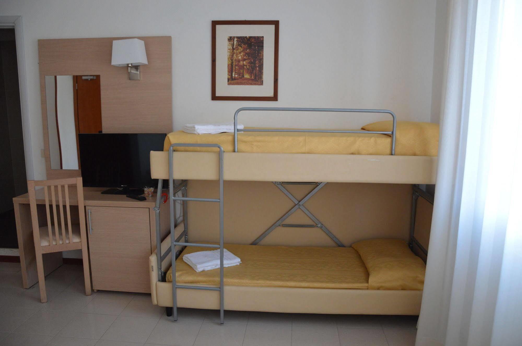 Hotel Caesar Pesaro Kültér fotó