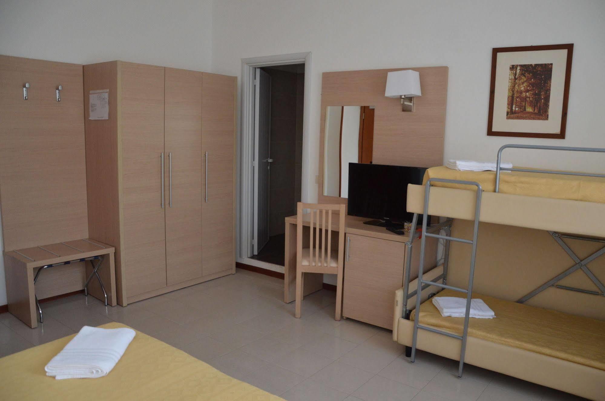 Hotel Caesar Pesaro Kültér fotó