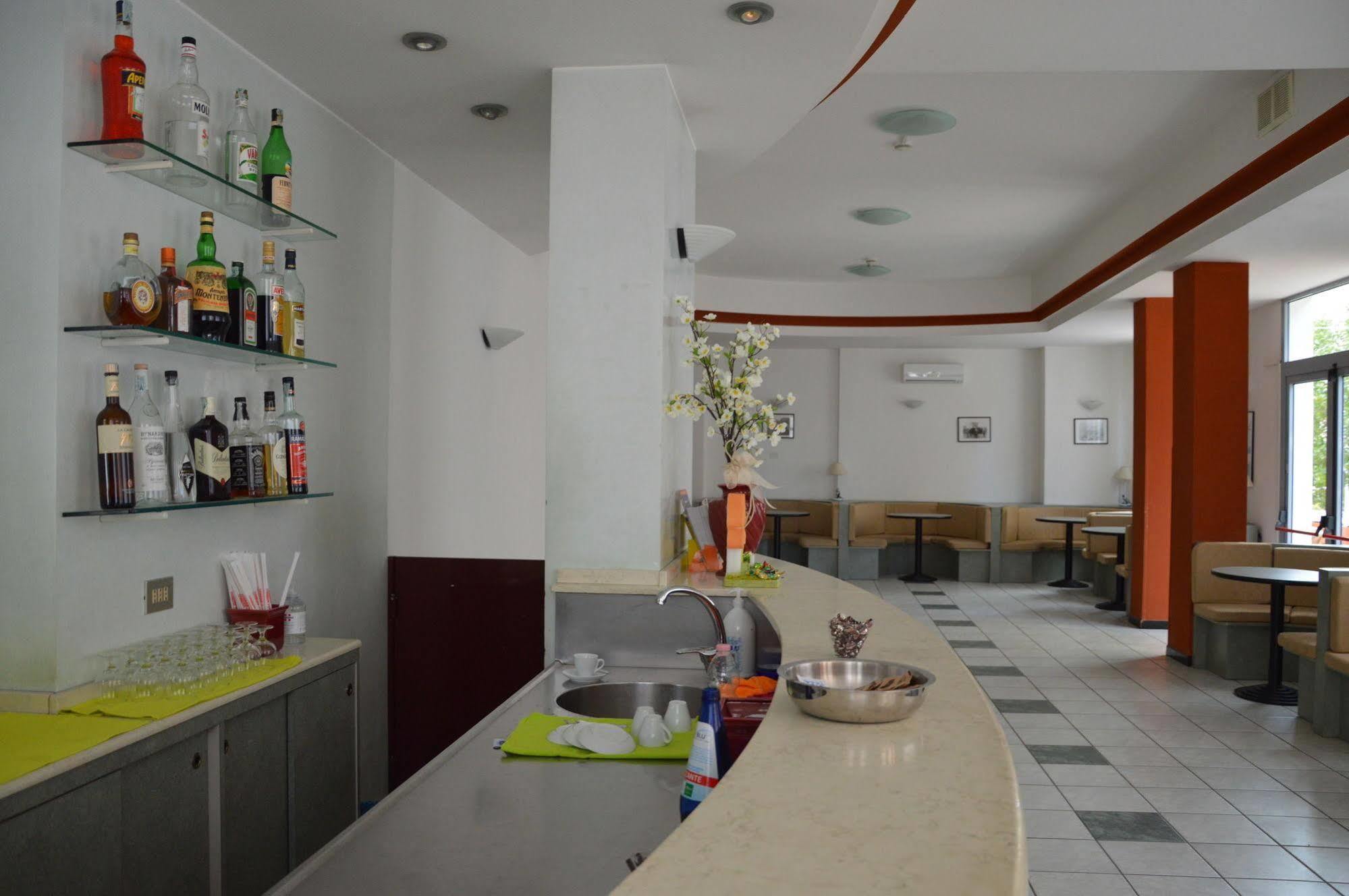 Hotel Caesar Pesaro Kültér fotó